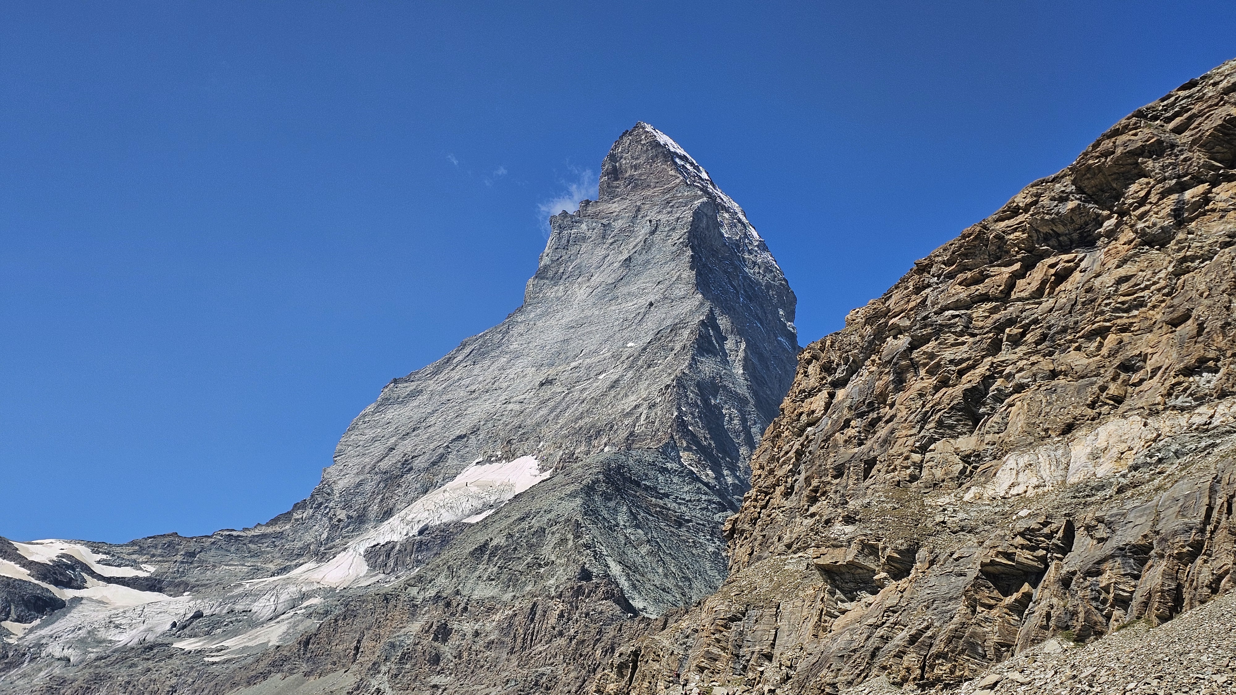 Matterhorn widziany z niższych partii podczas wyprawy Leszka Piszczyka