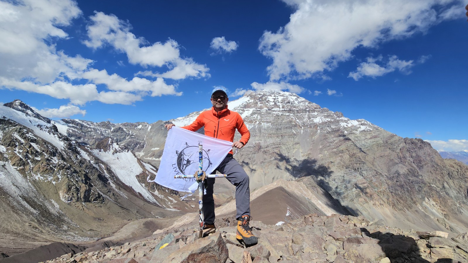 Flaga na szczycie Cerro Bonete - Cerro Bonete, 26 stycznia 2025