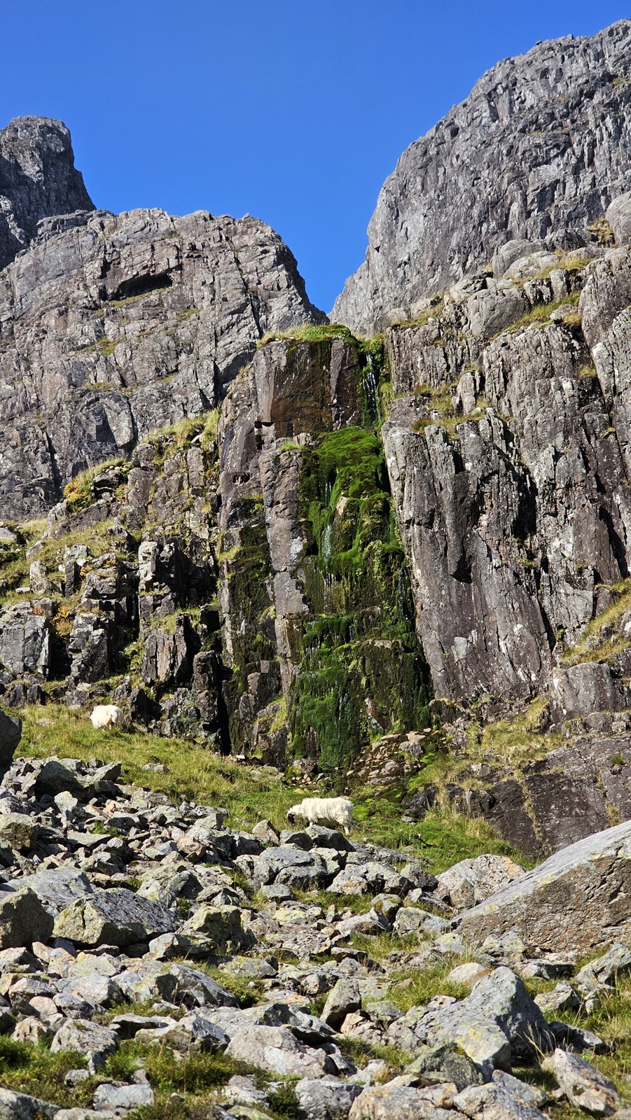 Skalny teren na drodze Ledge Route