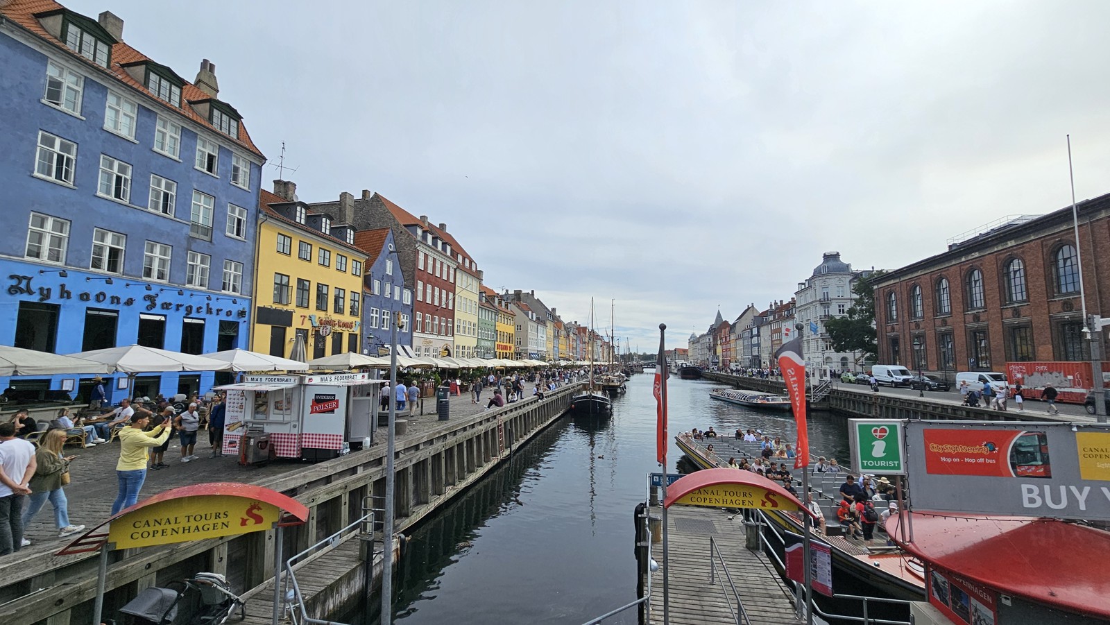 Kolorowe fasady i kanał Nyhavn