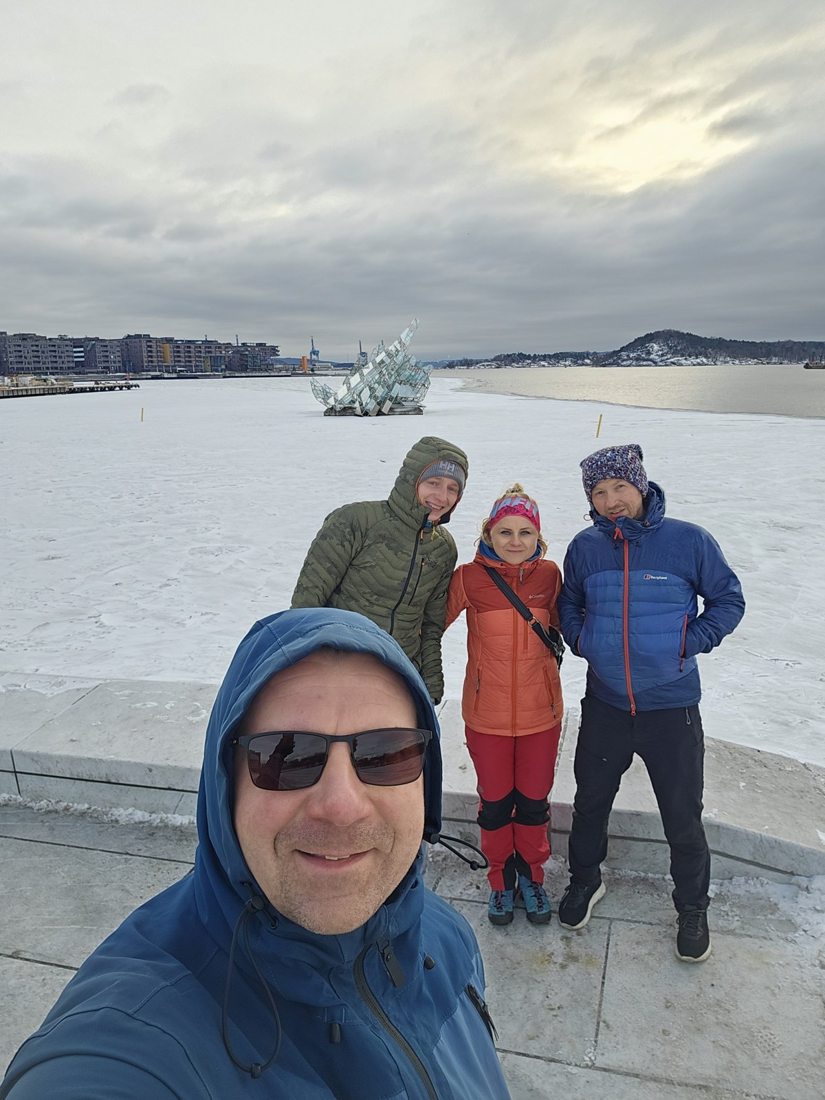 Wspólny spacer po zaśnieżonym Oslo