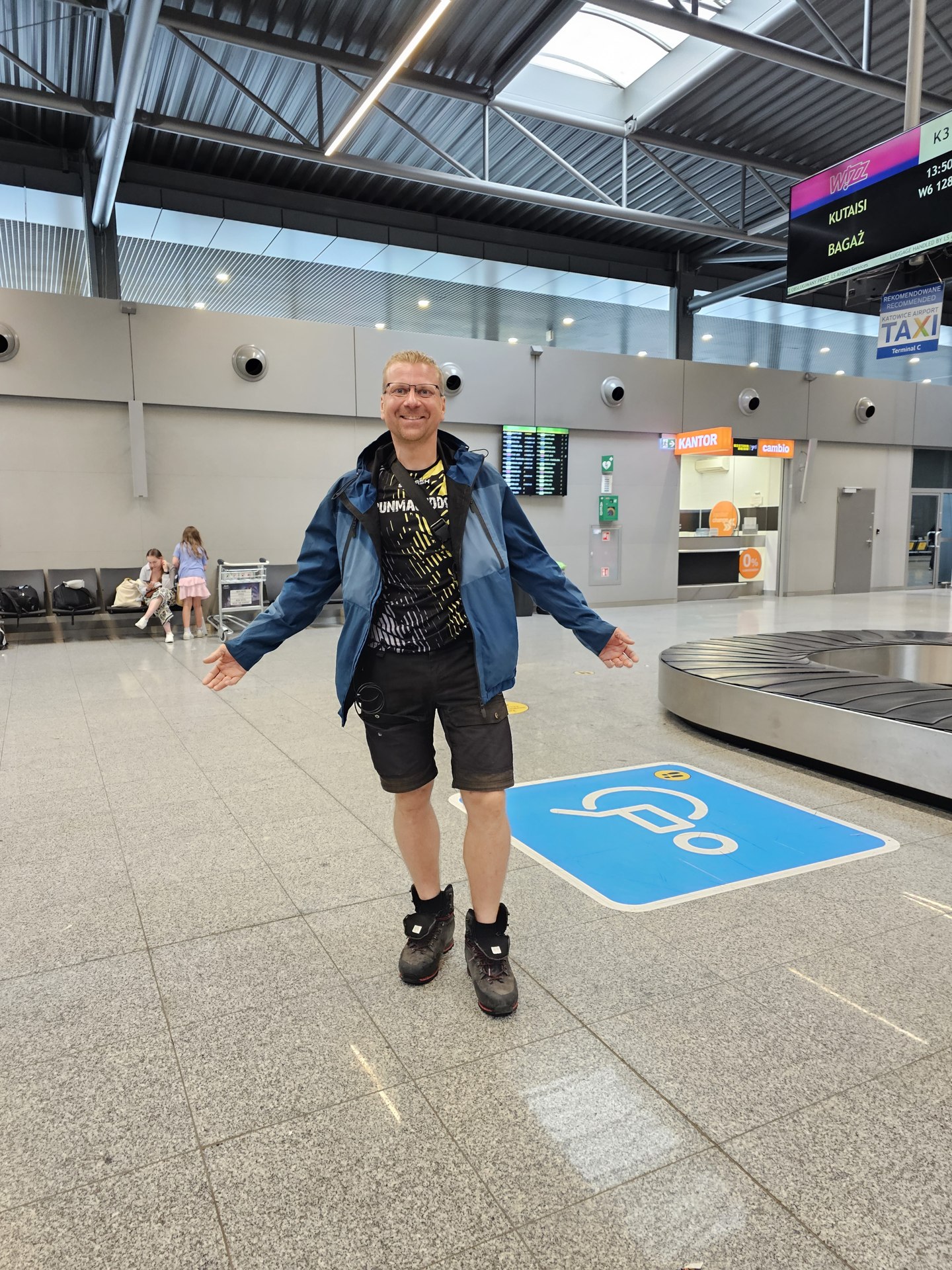 Leszek na lotnisku podczas powrotu do Polski