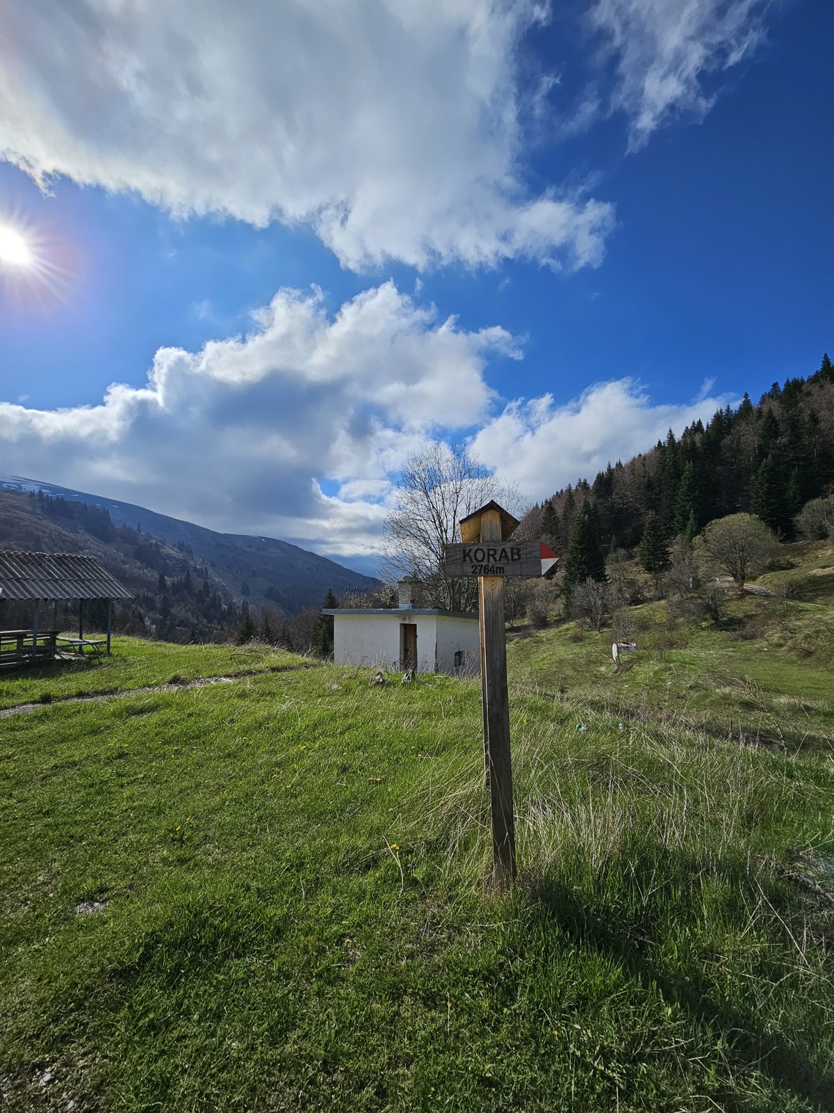 Poranek w dolinie przed wyjściem na Korab — 05.05.2023