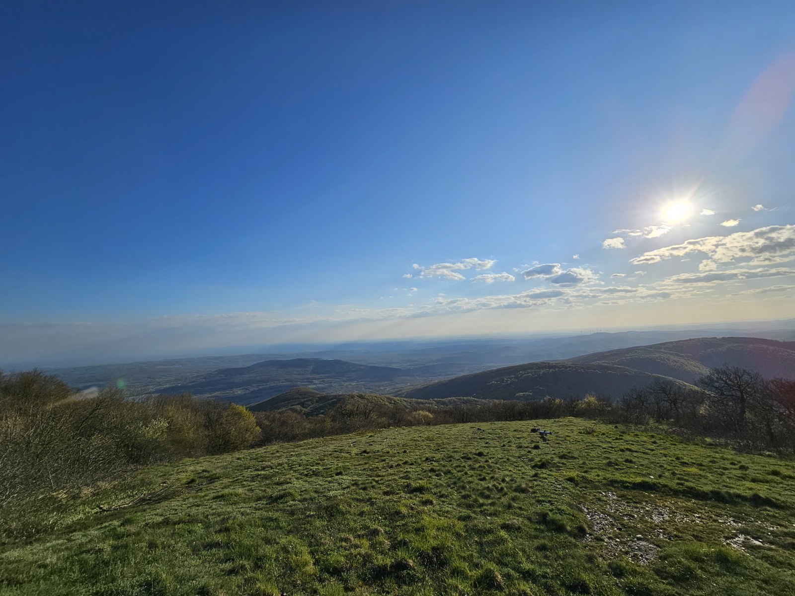 Zielone zbocza w późnym świetle — 29.04.2023