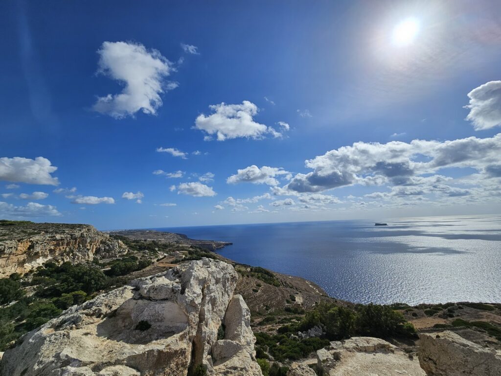 Malta — okolice Ta’ Dmejrek i wybrzeże, 10 listopada 2023