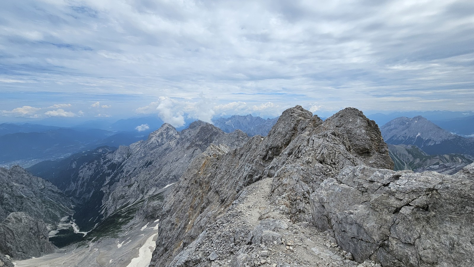 Skalna grań i panorama Wettersteinu