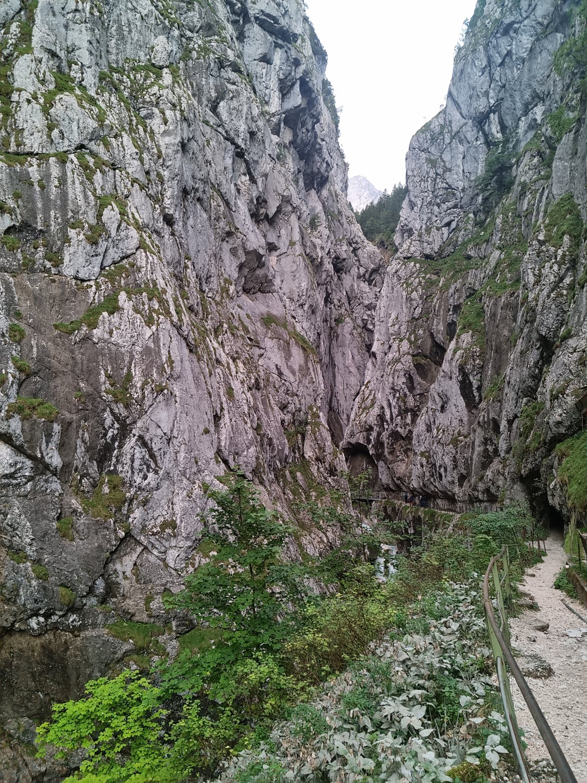 Zugspitze — od wąwozu do złotego krzyża