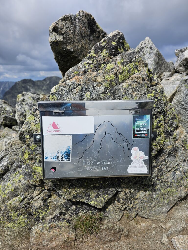 Durny Szczyt, 2621 m n.p.m.