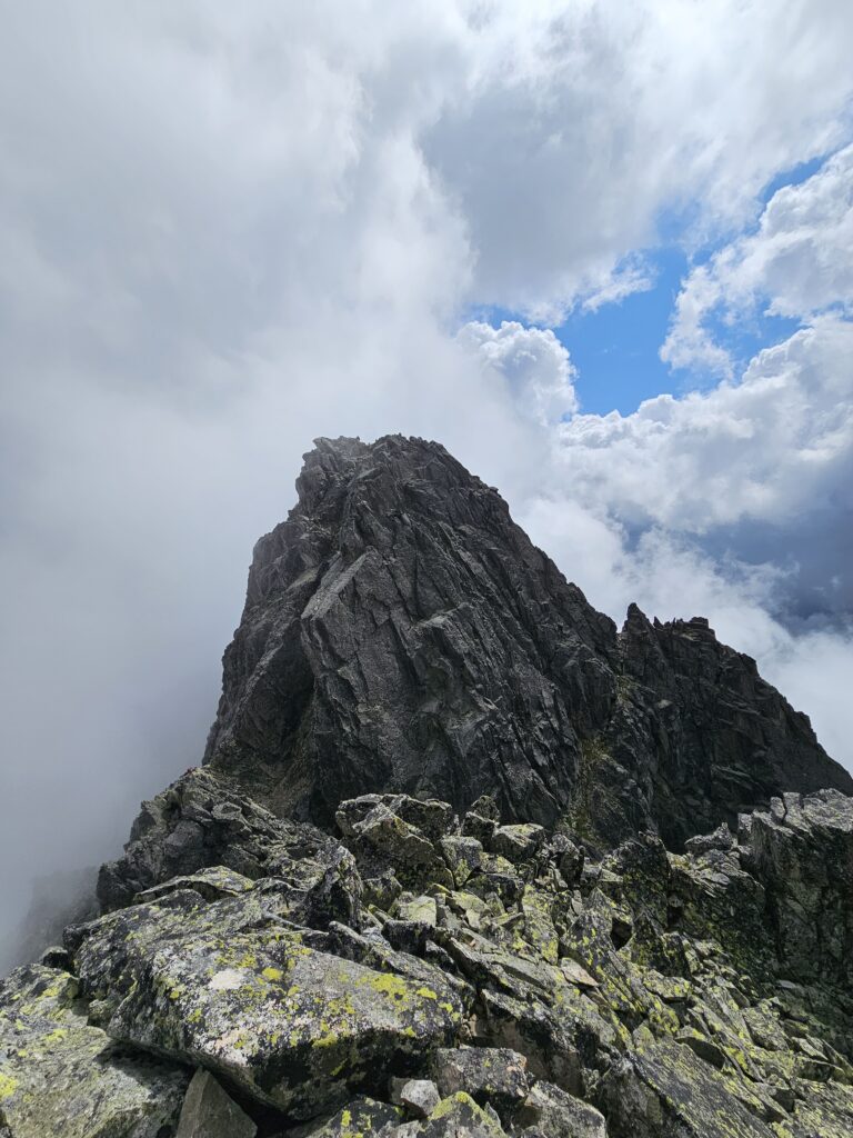 Mała Pośrednia Grań, 2412 m n.p.m.