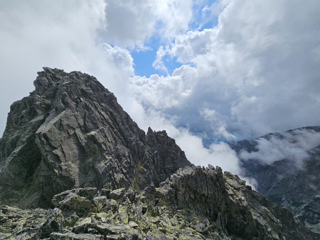 Mała Pośrednia Grań, 2412 m n.p.m.