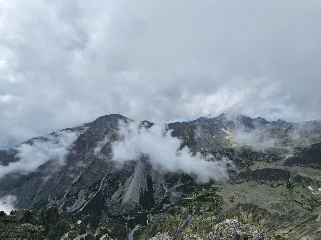Mała Pośrednia Grań, 2412 m n.p.m.