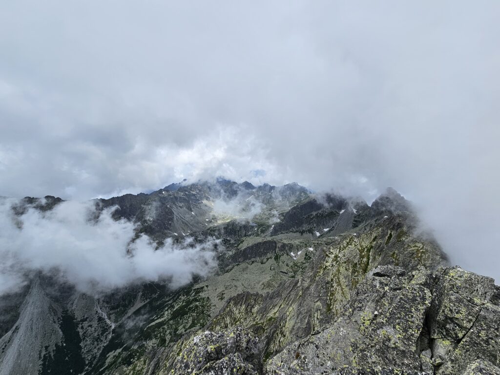 Mała Pośrednia Grań, 2412 m n.p.m.