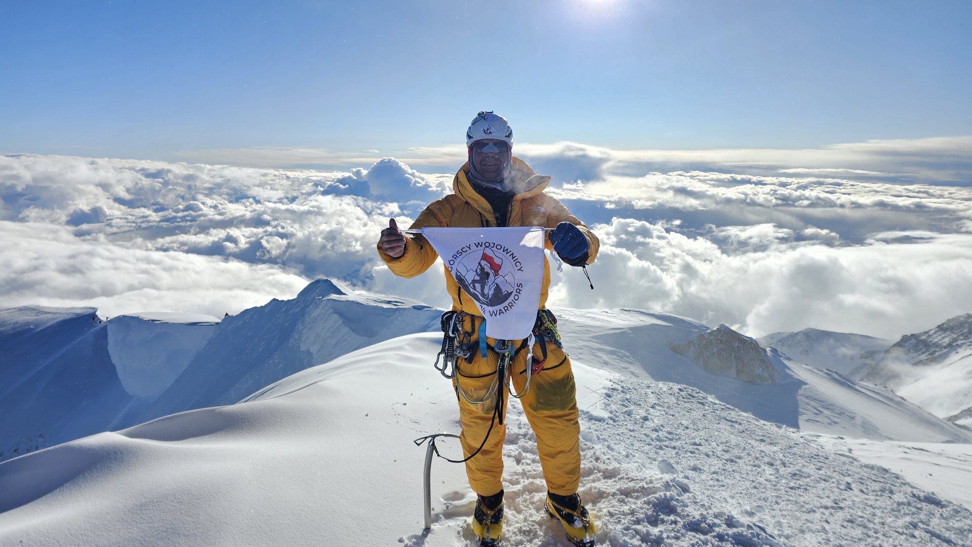 Na szczycie Denali (McKinley) z flagą
