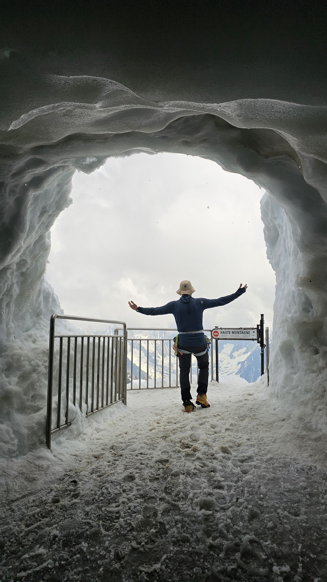 Wyjście z tunelu na Aiguille du Midi