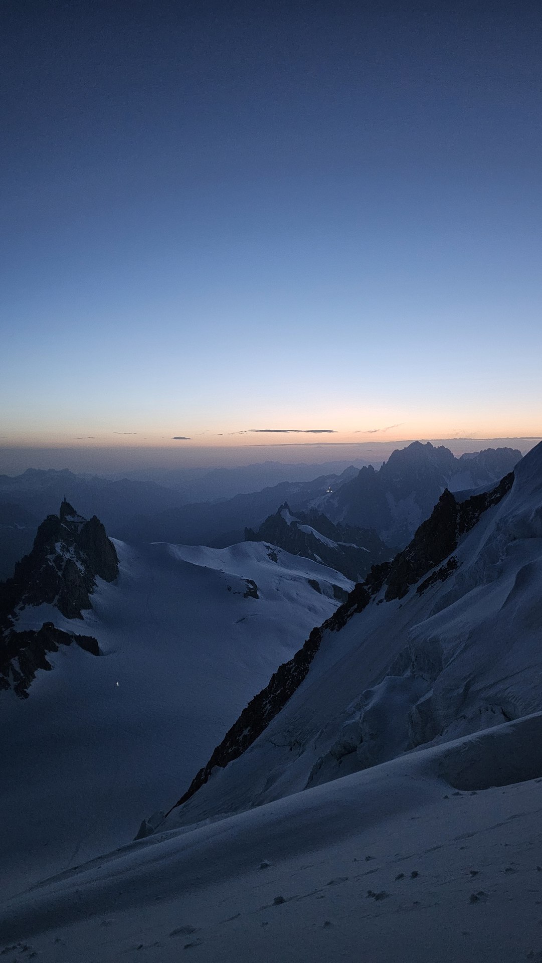 Pierwsze światło nad Alpami
