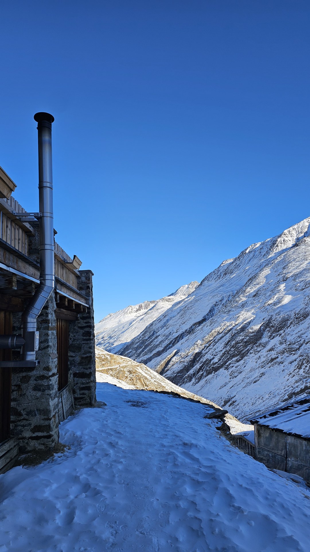 Zimowe otoczenie schroniska Martin-Busch-Hütte