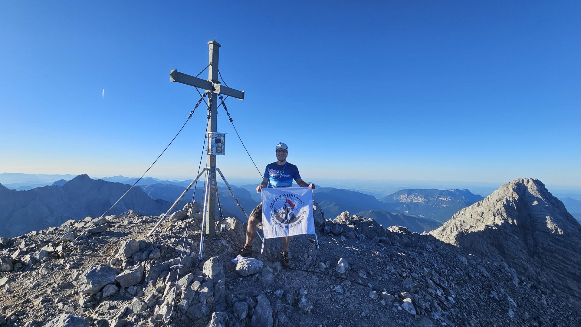 Leszek z flagą na Watzmannie